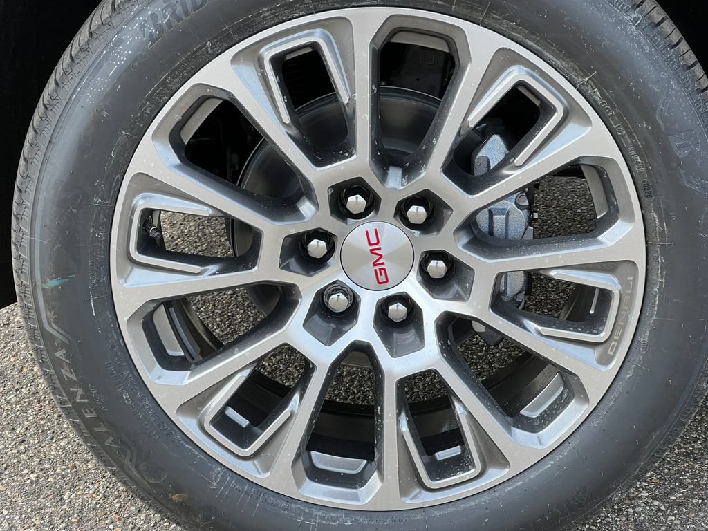 New 2026 GMC Yukon XL Denali w/ Denali Reserve Package AWD/4WD image 8