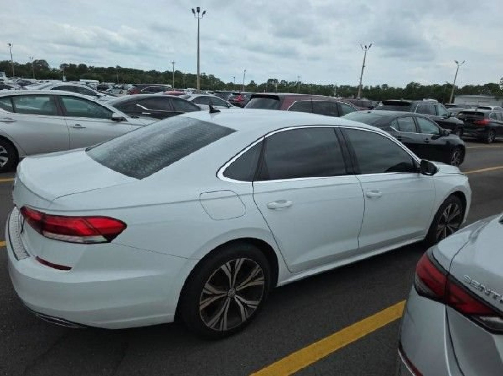 Used 2021 Volkswagen Passat 2.0T SE FWD image 13