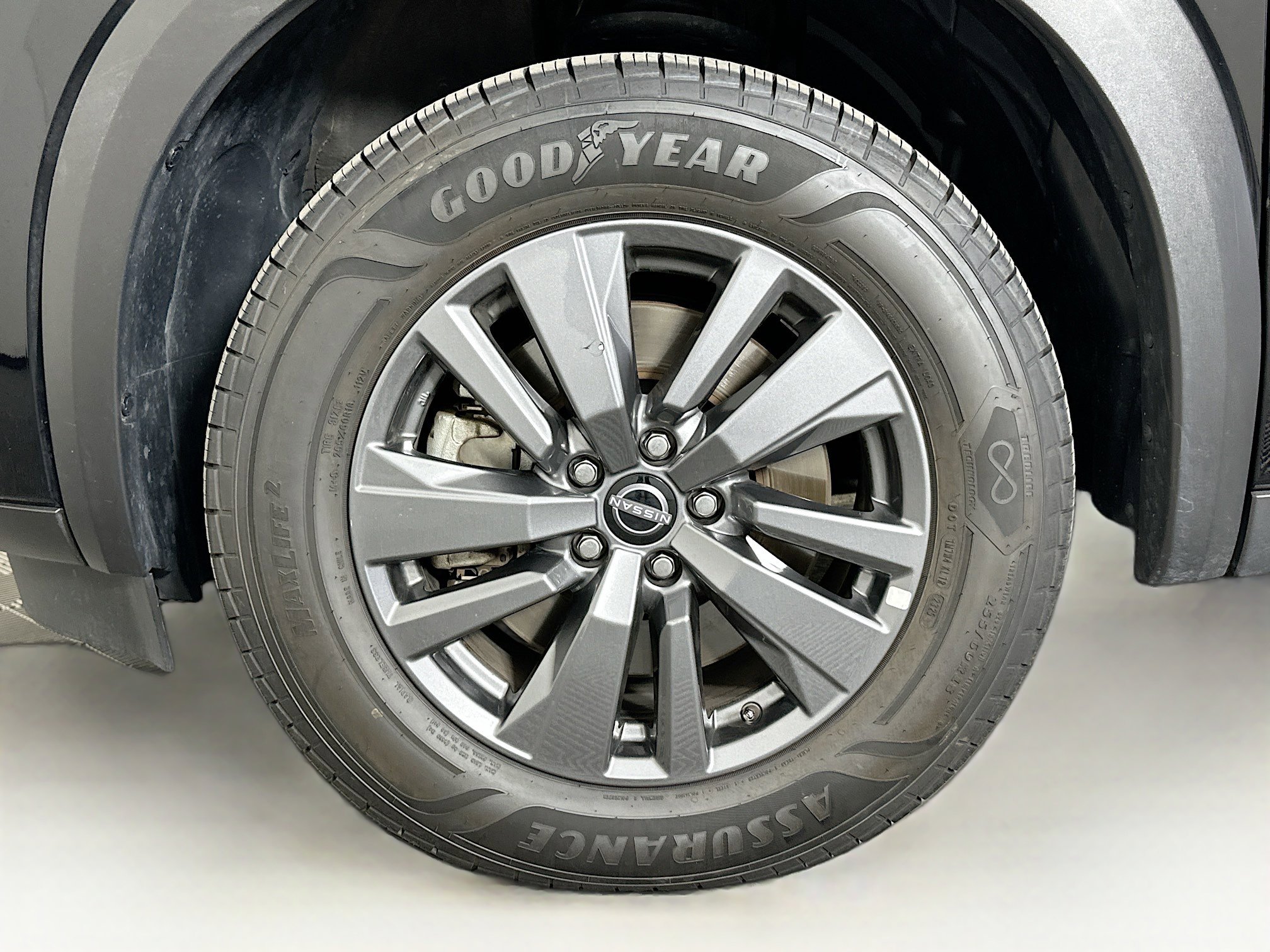 Used 2025 Nissan Pathfinder SV image 11