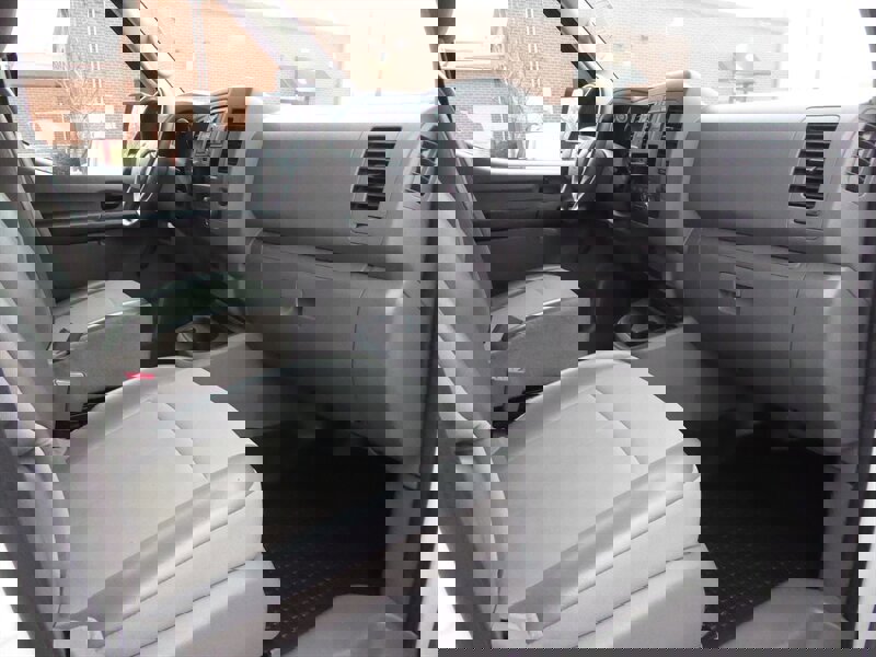 Used 2016 Nissan NV 3500 S image 18