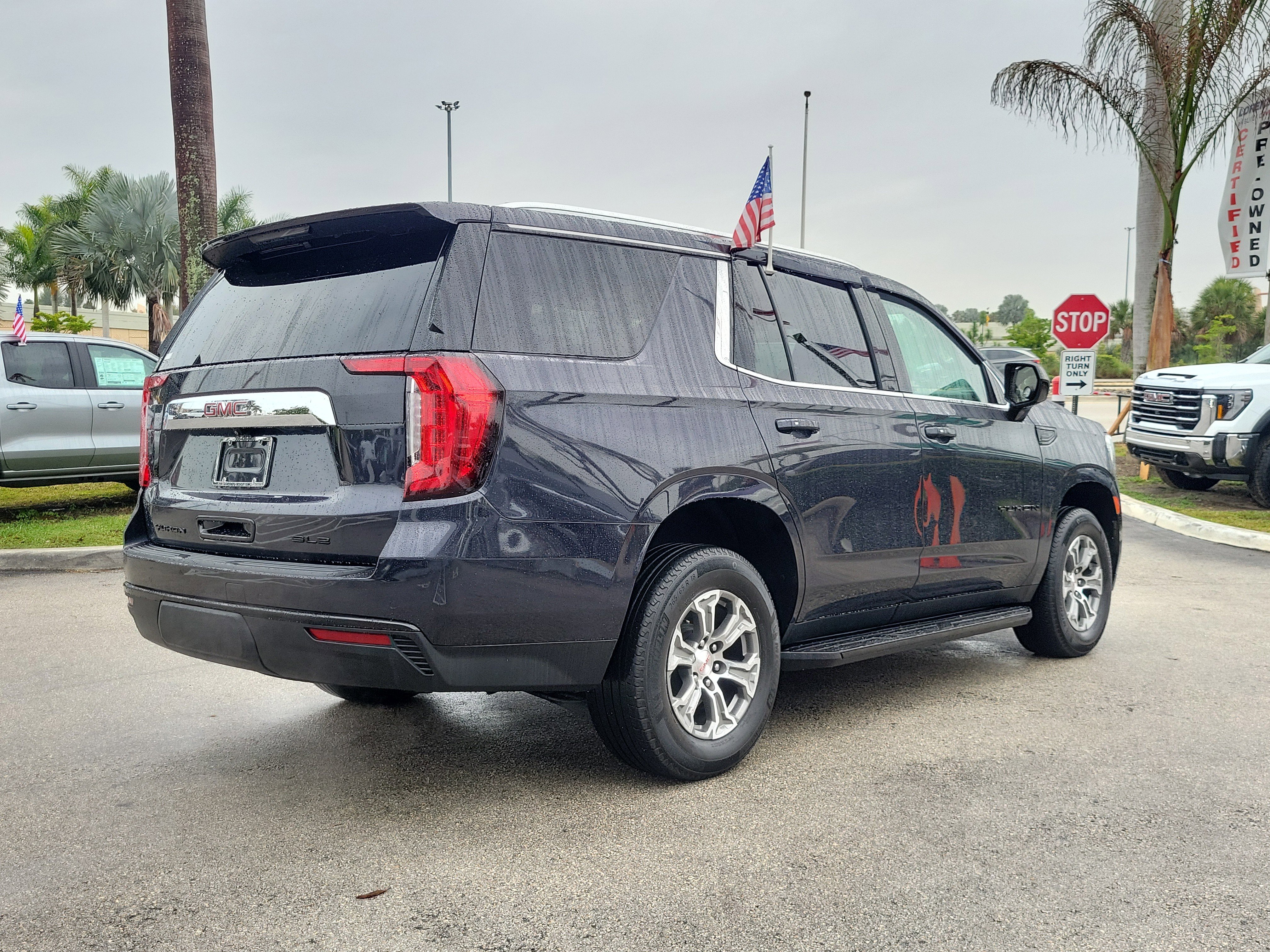 Used 2023 GMC Yukon SLE w/ Gmc Pro Safety Plus Package image 5