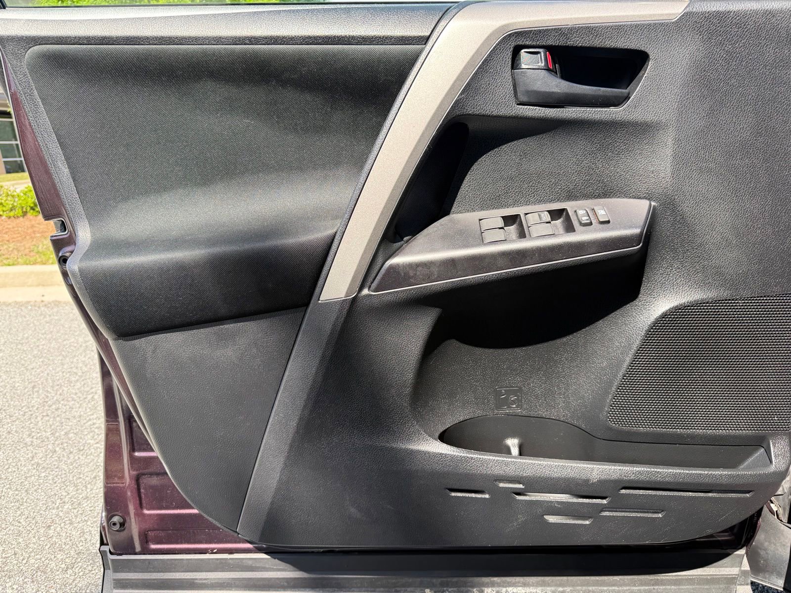 Used 2018 Toyota RAV4 LE w/ All Weather Liner Package FWD image 42
