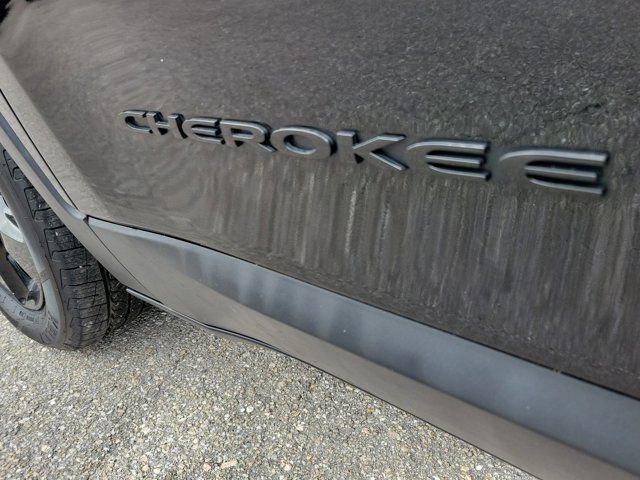Used 2017 Jeep Cherokee High Altitude w/ Technology Group image 9