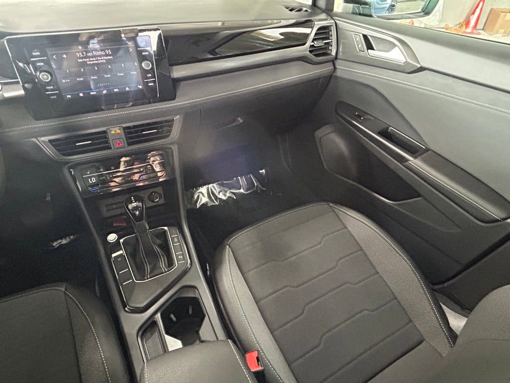 Used 2025 Volkswagen Taos SE image 11