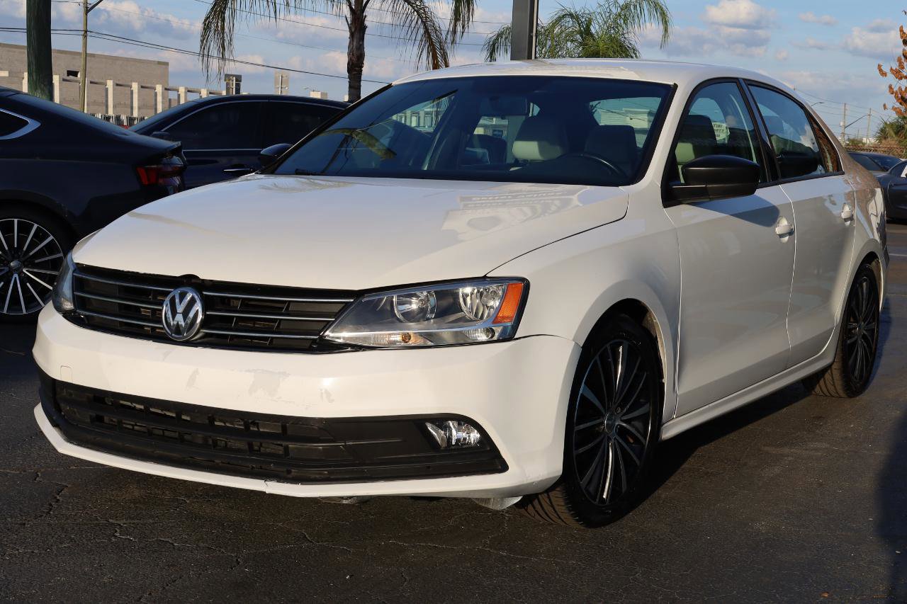 Used 2016 Volkswagen Jetta Sport FWD image 2