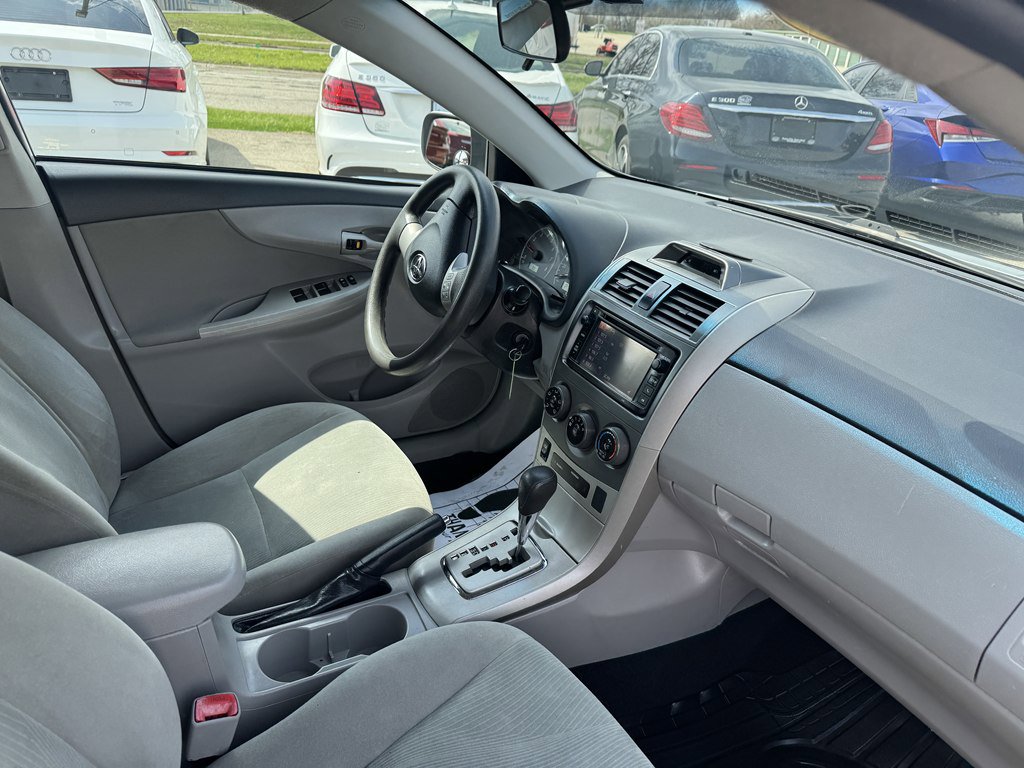 Used 2013 Toyota Corolla LE image 13