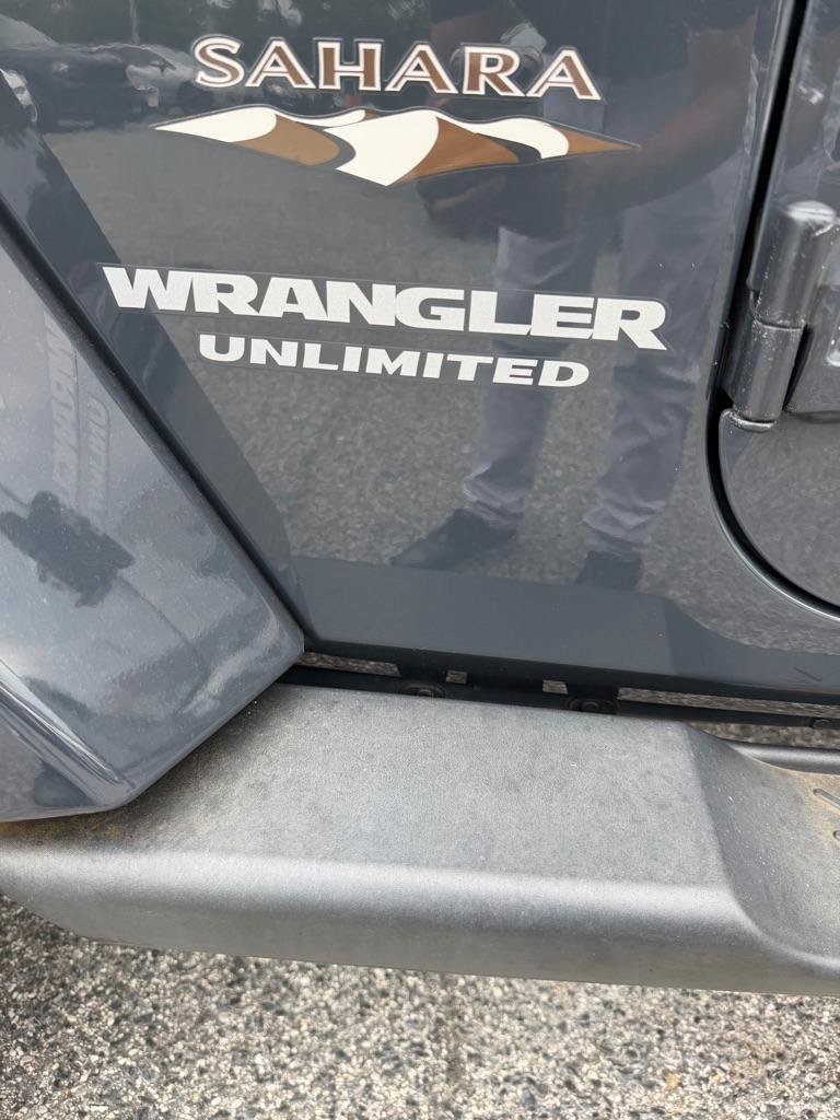 Used 2017 Jeep Wrangler Unlimited Sahara w/ Connectivity Group AWD/4WD image 23