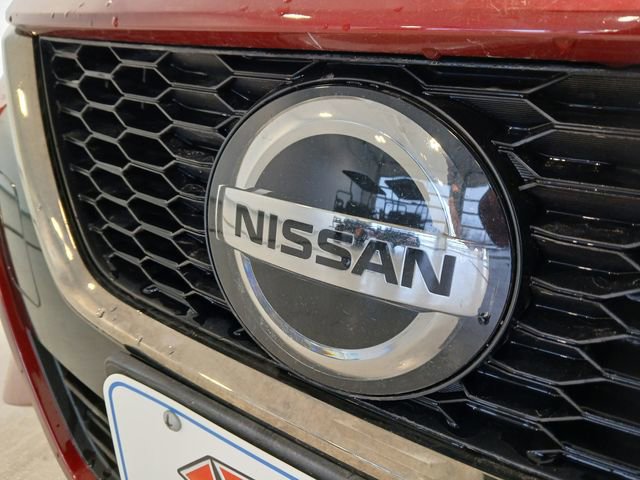 Used 2022 Nissan Versa SR image 9