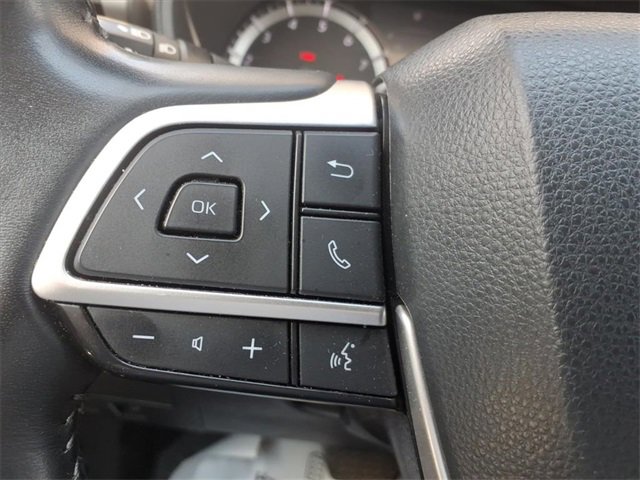 Used 2023 Toyota Highlander LE image 23