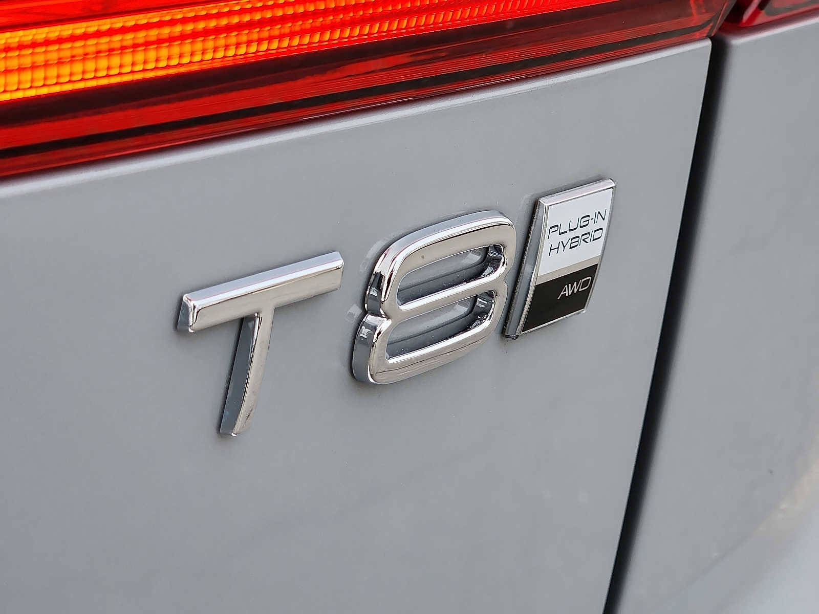 Used 2025 Volvo XC60 T8 Plus w/ Protection Package Premier image 29