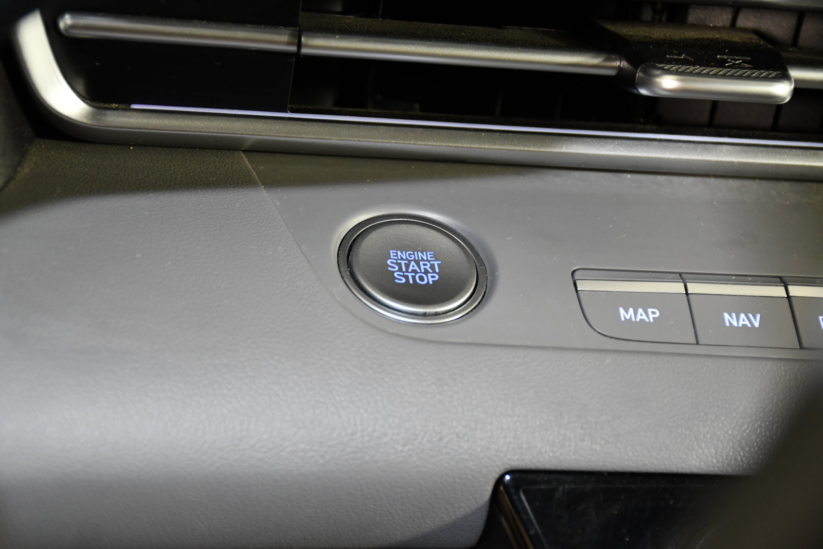 Used 2024 Hyundai Elantra SEL FWD image 25