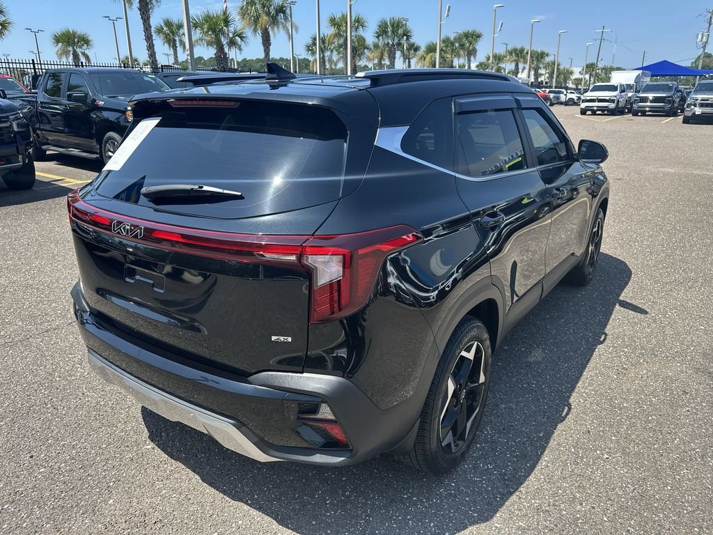 Used 2024 Kia Seltos EX AWD/4WD image 16