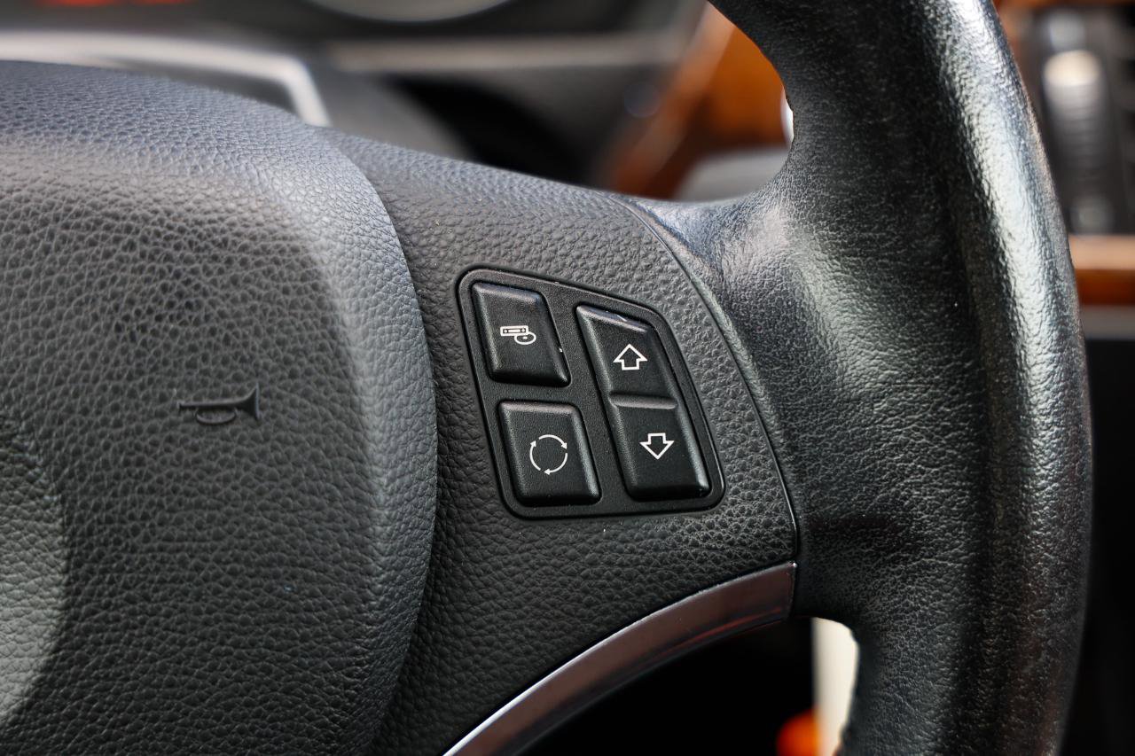 Used 2013 BMW 328i Convertible image 26