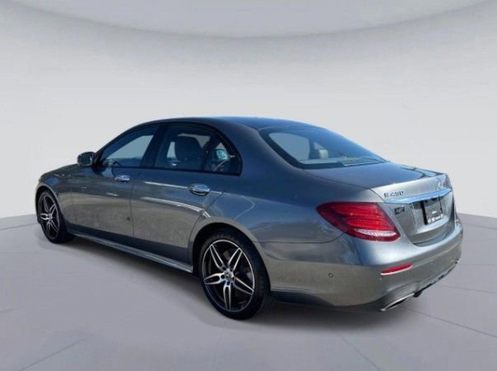 Used 2019 Mercedes-Benz E 450 4MATIC Sedan image 2