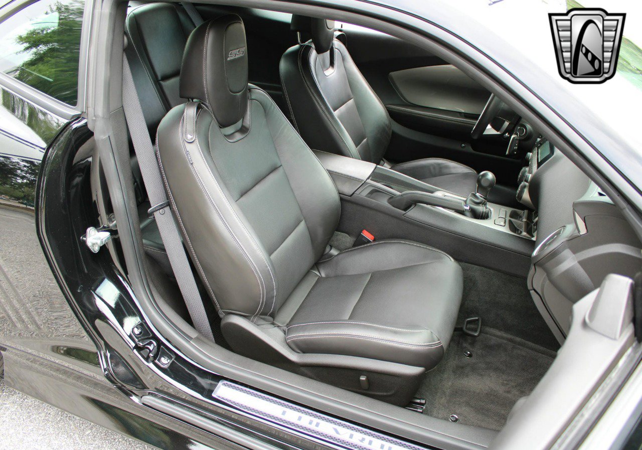 Used 2011 Chevrolet Camaro SS w/ RS Package image 24