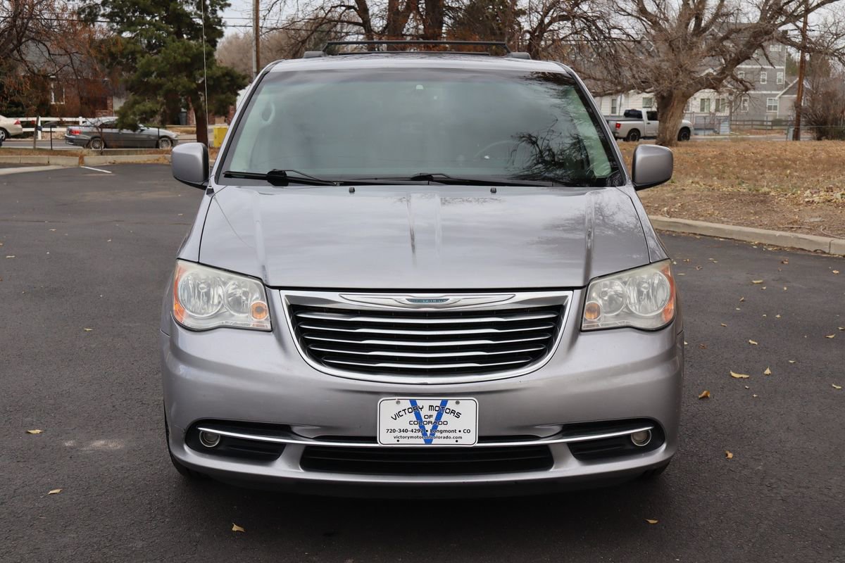Used 2013 Chrysler Town & Country Touring image 13