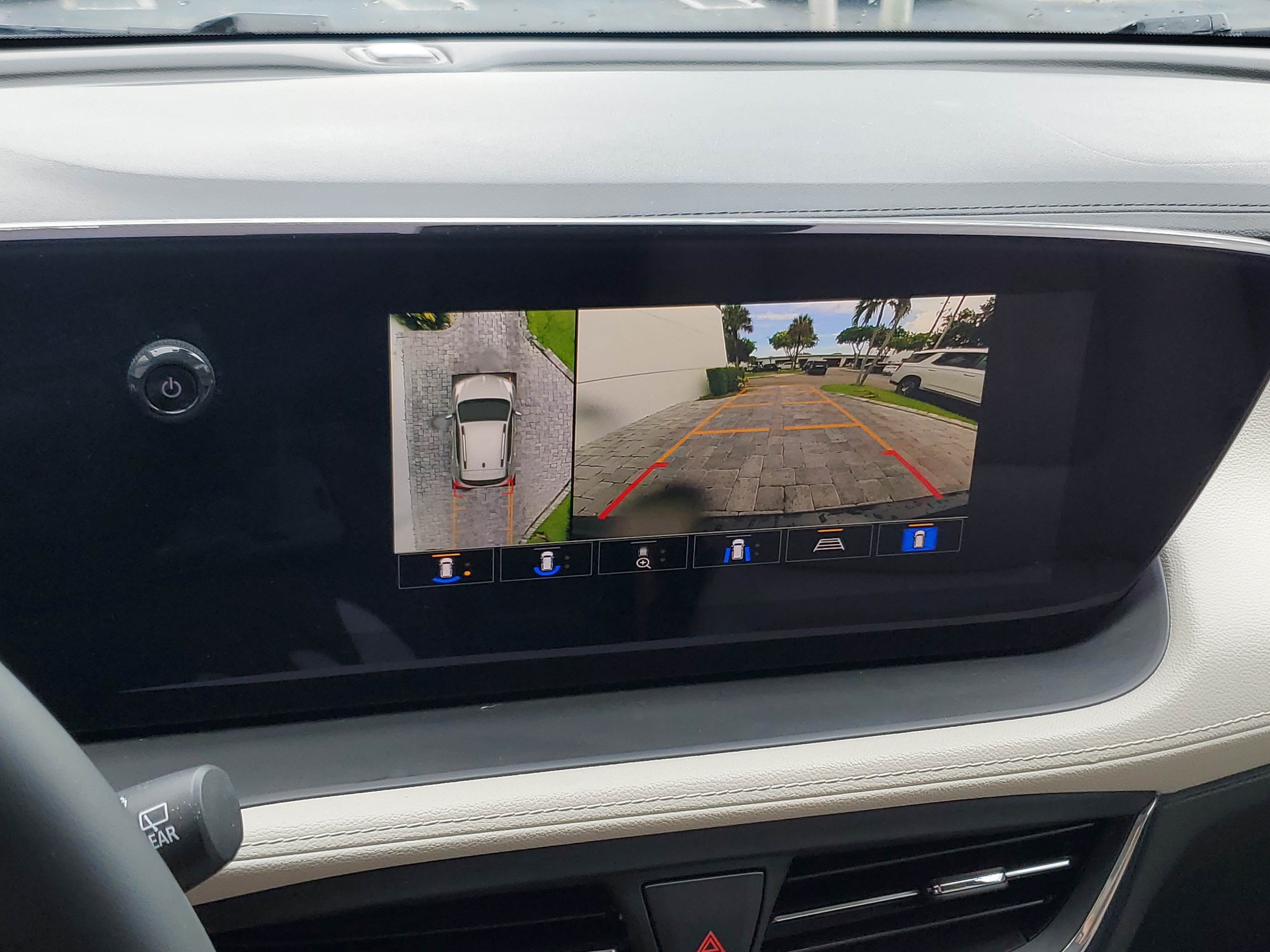 Used 2025 Buick Encore GX Avenir w/ Avenir Technology Package FWD image 28