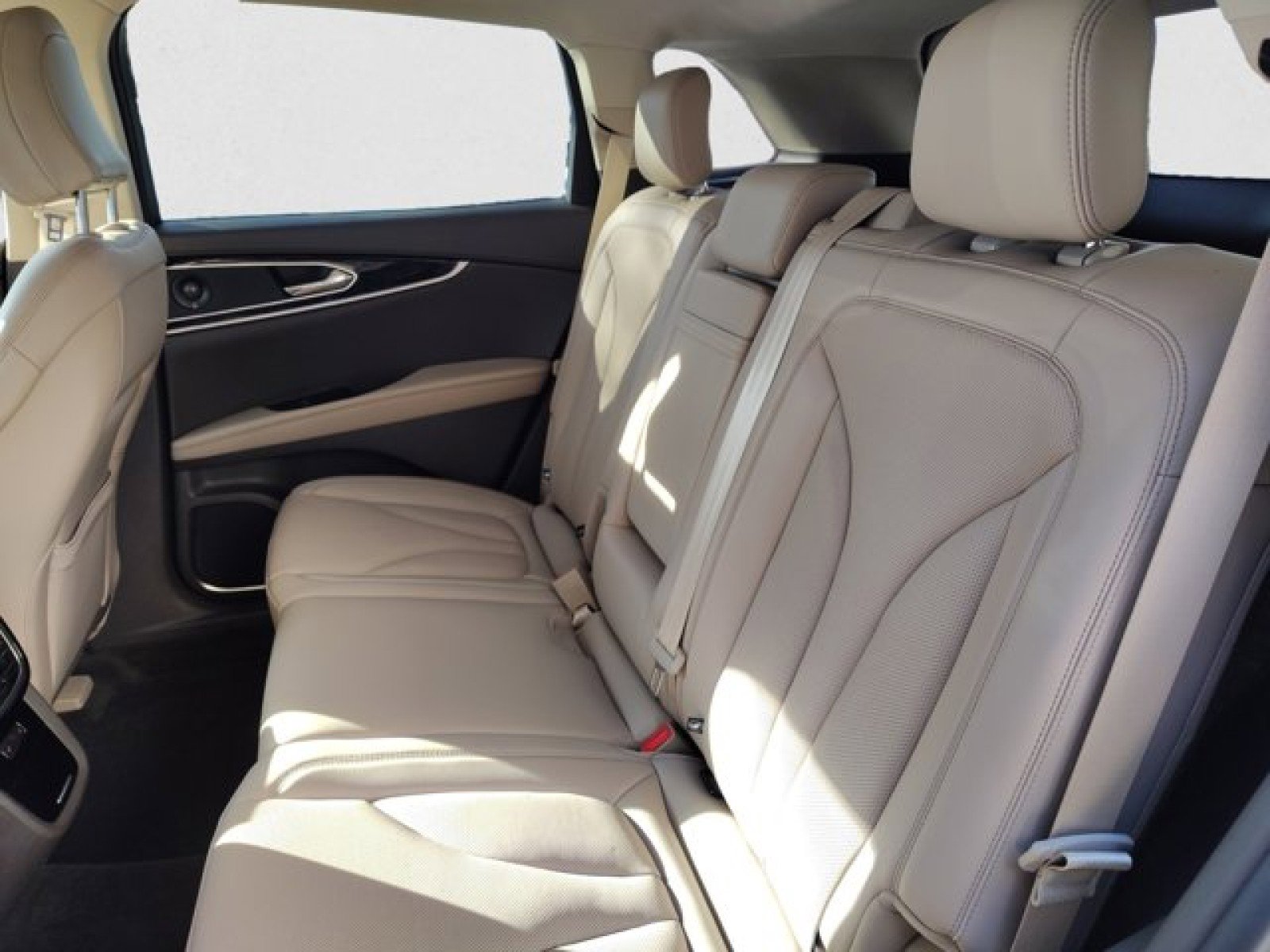 Used 2023 Lincoln Nautilus Reserve w/ Equipment Group 201A image 19