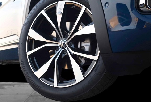 New 2026 Volkswagen Atlas Cross Sport SEL Premium R-Line image 3