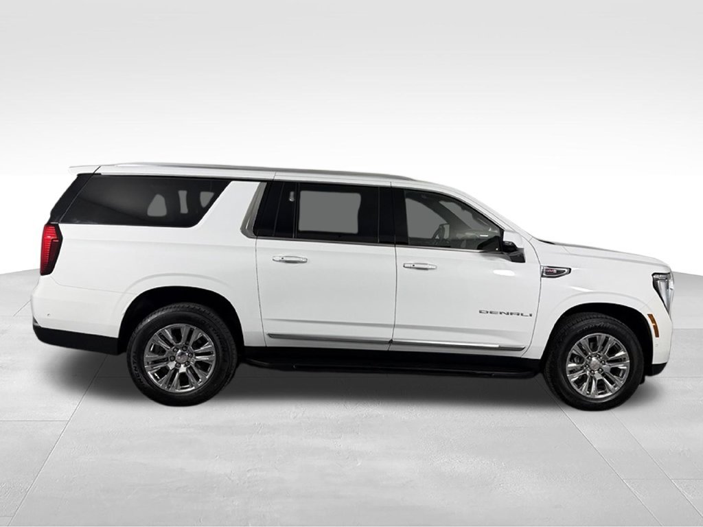 Used 2025 GMC Yukon XL Denali AWD/4WD image 5