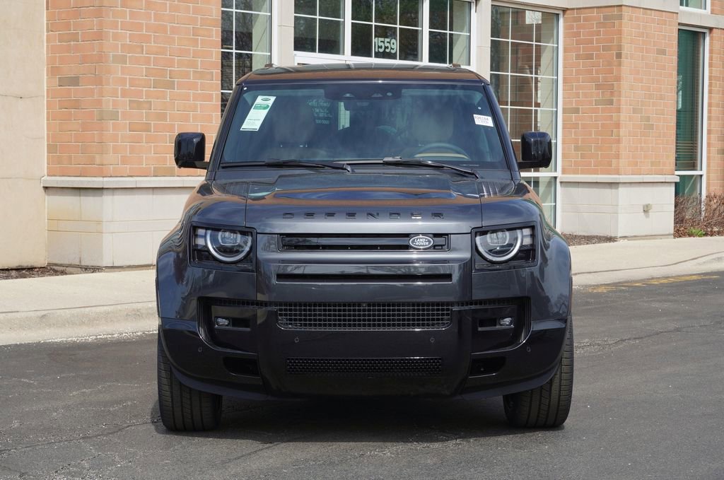 New 2026 Land Rover Defender 130 X-Dynamic SE image 4