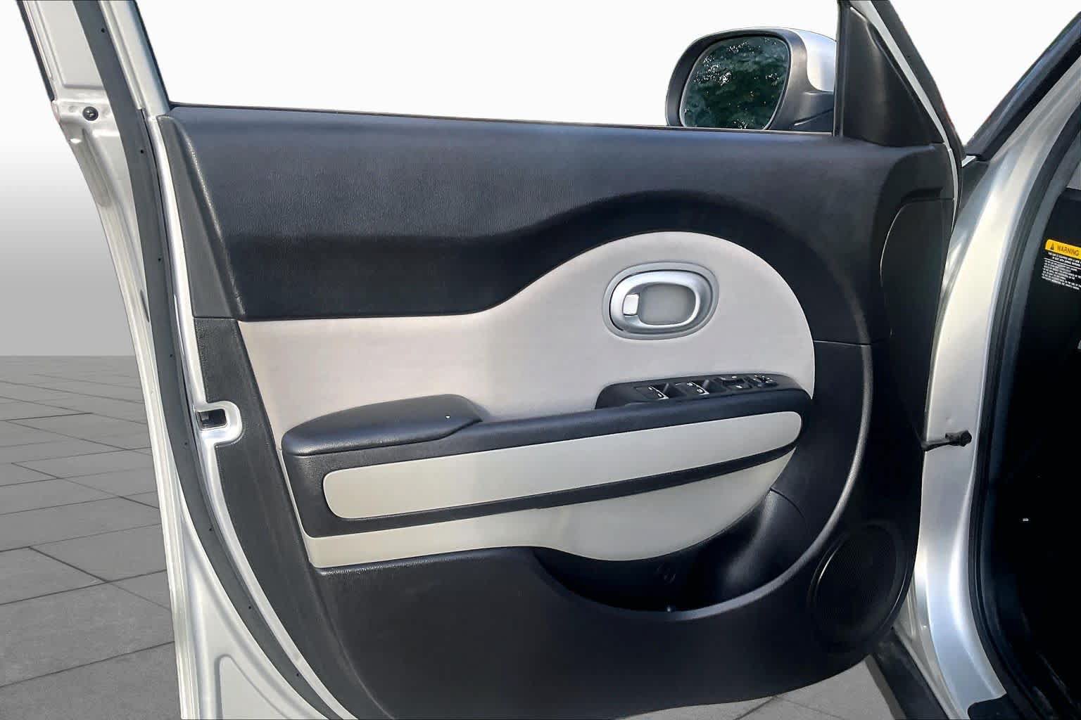 Used 2017 Kia Soul + FWD image 21