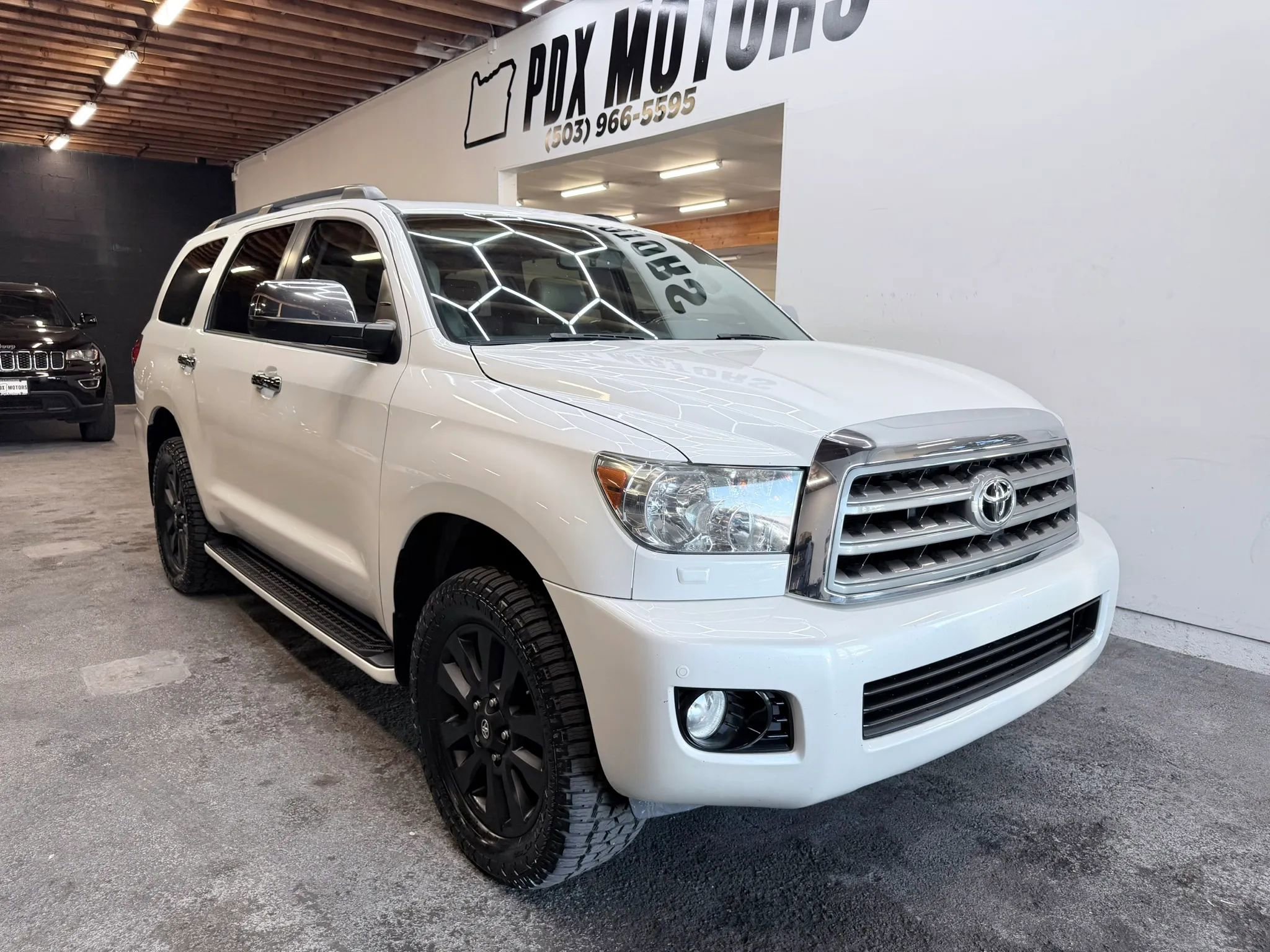 Used 2015 Toyota Sequoia Platinum AWD/4WD image 2