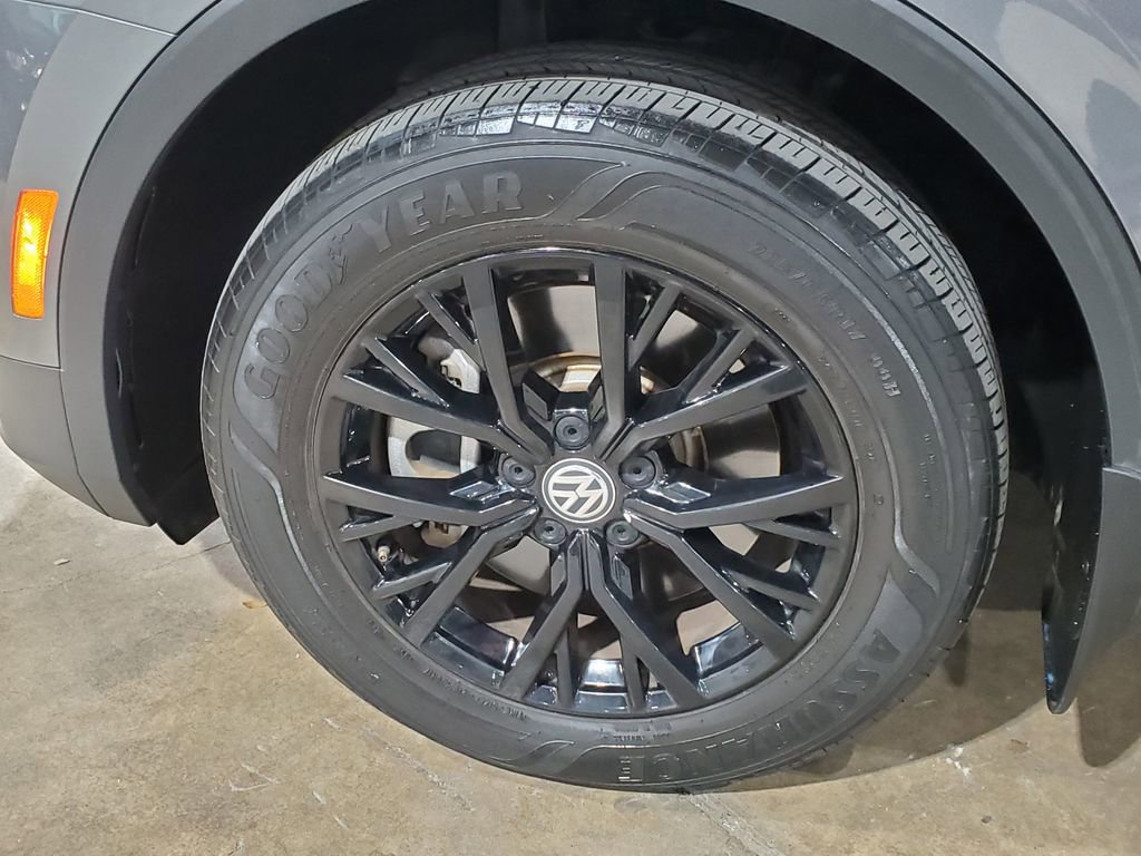 Used 2021 Volkswagen Tiguan S image 40