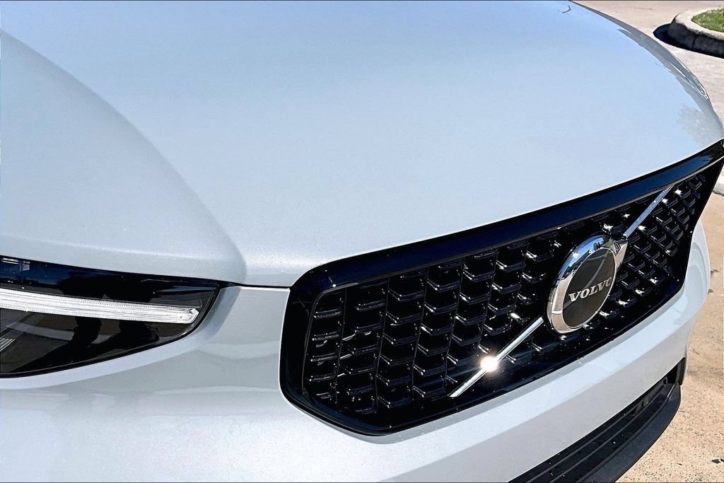 Used 2026 Volvo XC40 B4 Core FWD image 41
