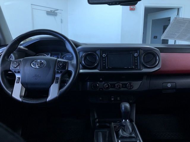 Used 2018 Toyota Tacoma SR5 AWD/4WD image 12
