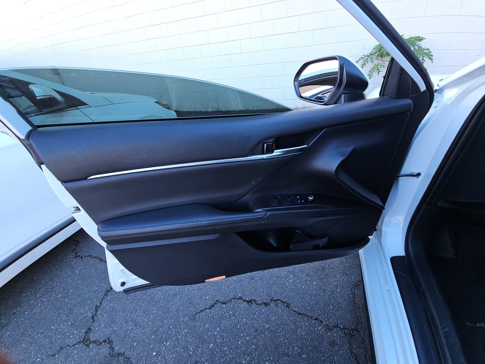 Used 2021 Toyota Camry XSE image 9