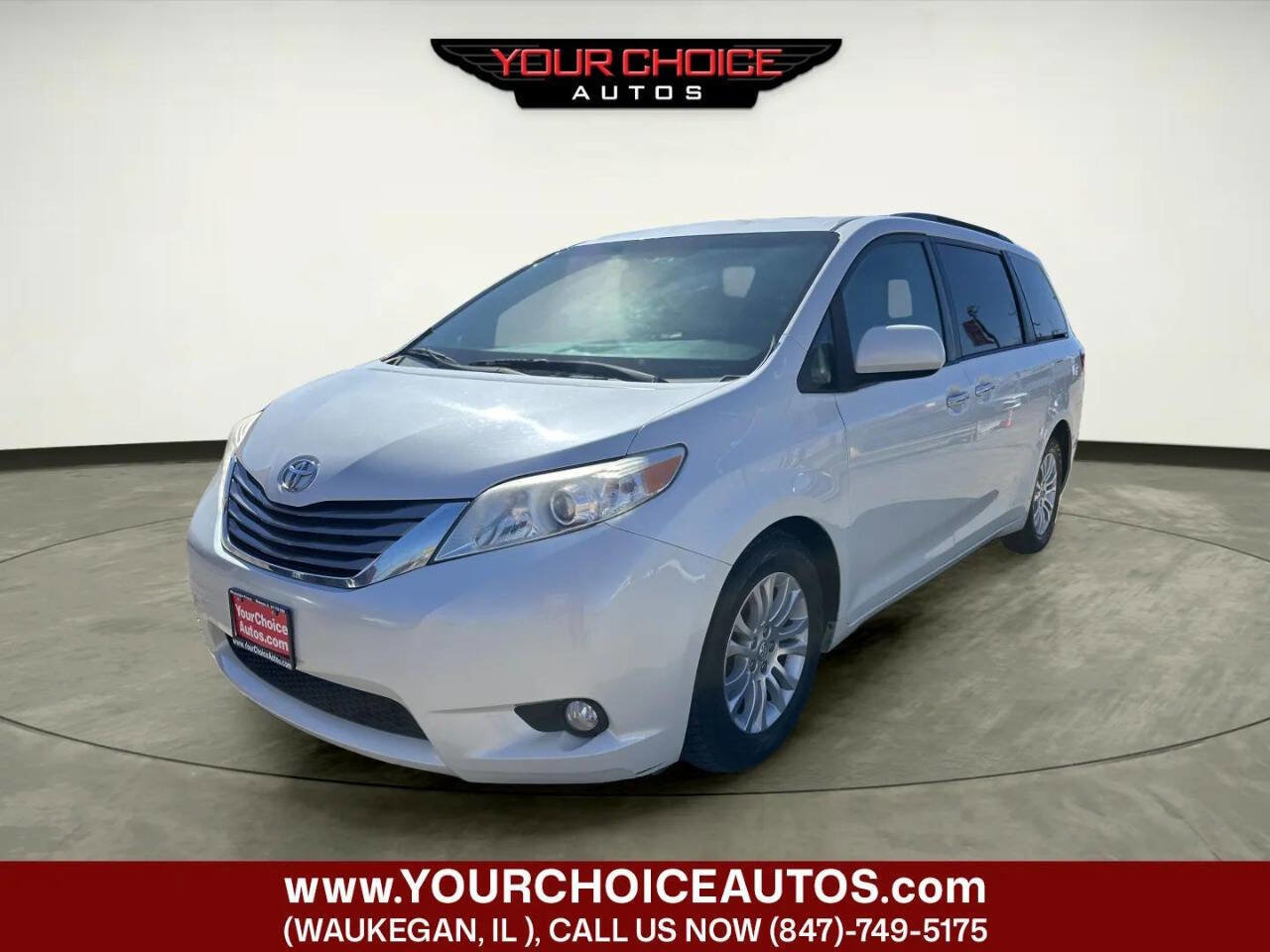 Used 2015 Toyota Sienna XLE image 1