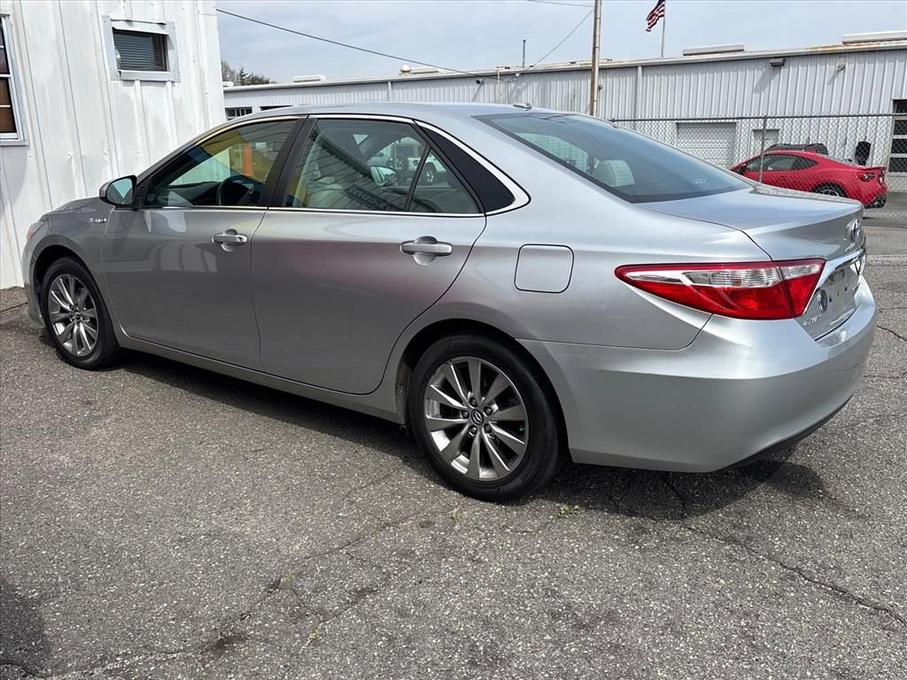 Used 2017 Toyota Camry XLE w/ Moonroof Package image 15