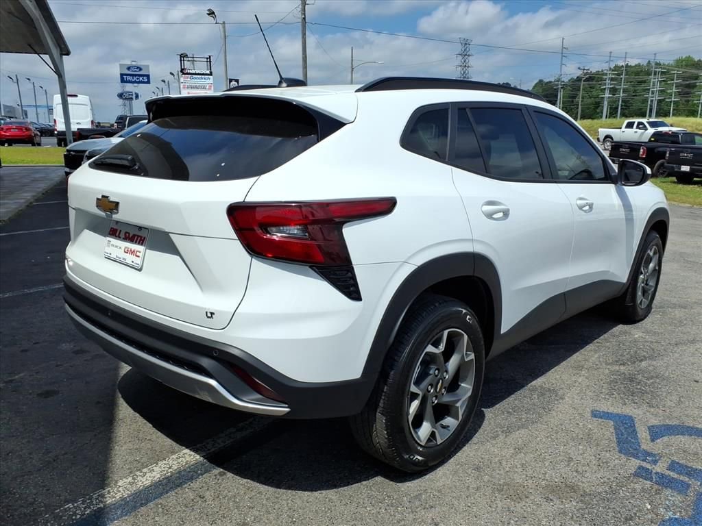 Used 2024 Chevrolet Trax LT w/ Driver Confidence Package FWD image 7