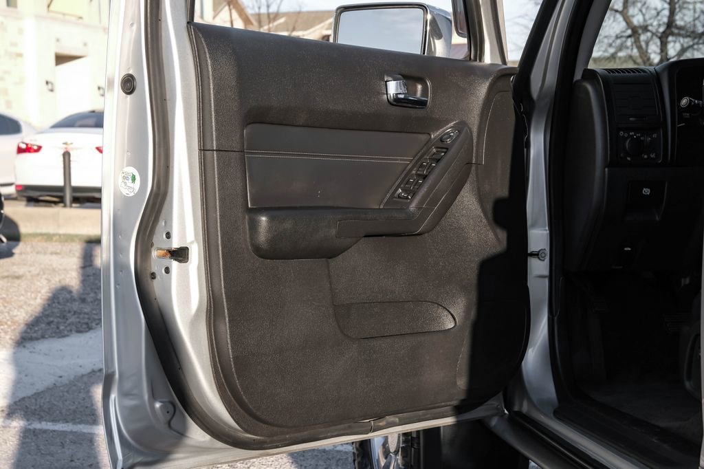 Used 2010 HUMMER H3 Luxury w/ Appearance Package image 44