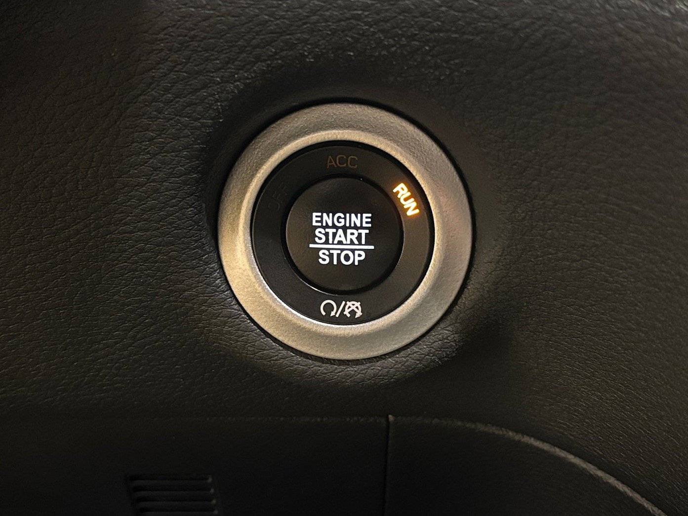 Used 2019 Chrysler Pacifica Limited w/ Advanced Safetytec Group FWD image 32