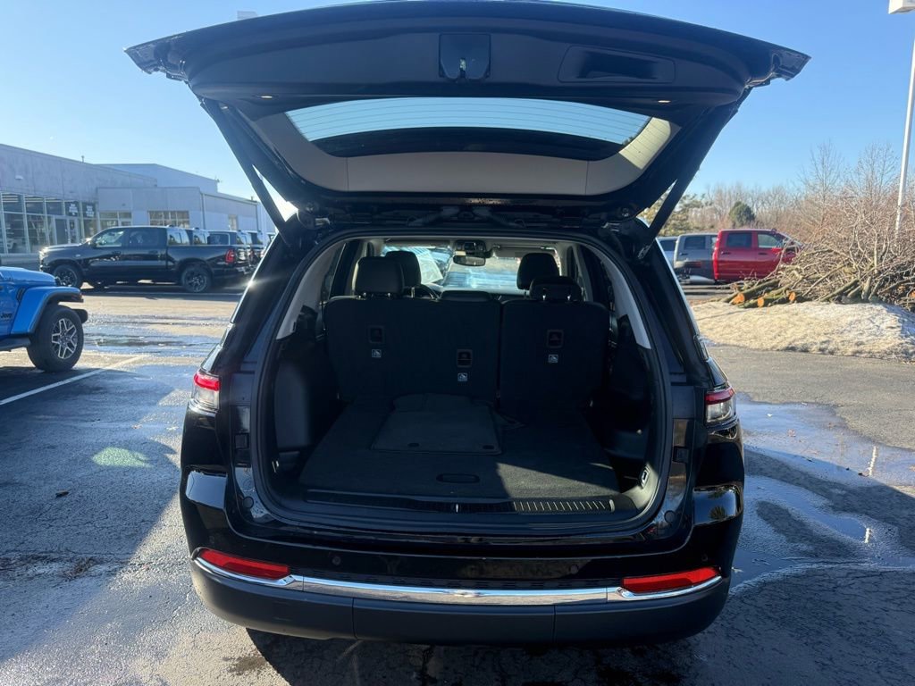 Used 2023 Jeep Grand Cherokee Limited image 27