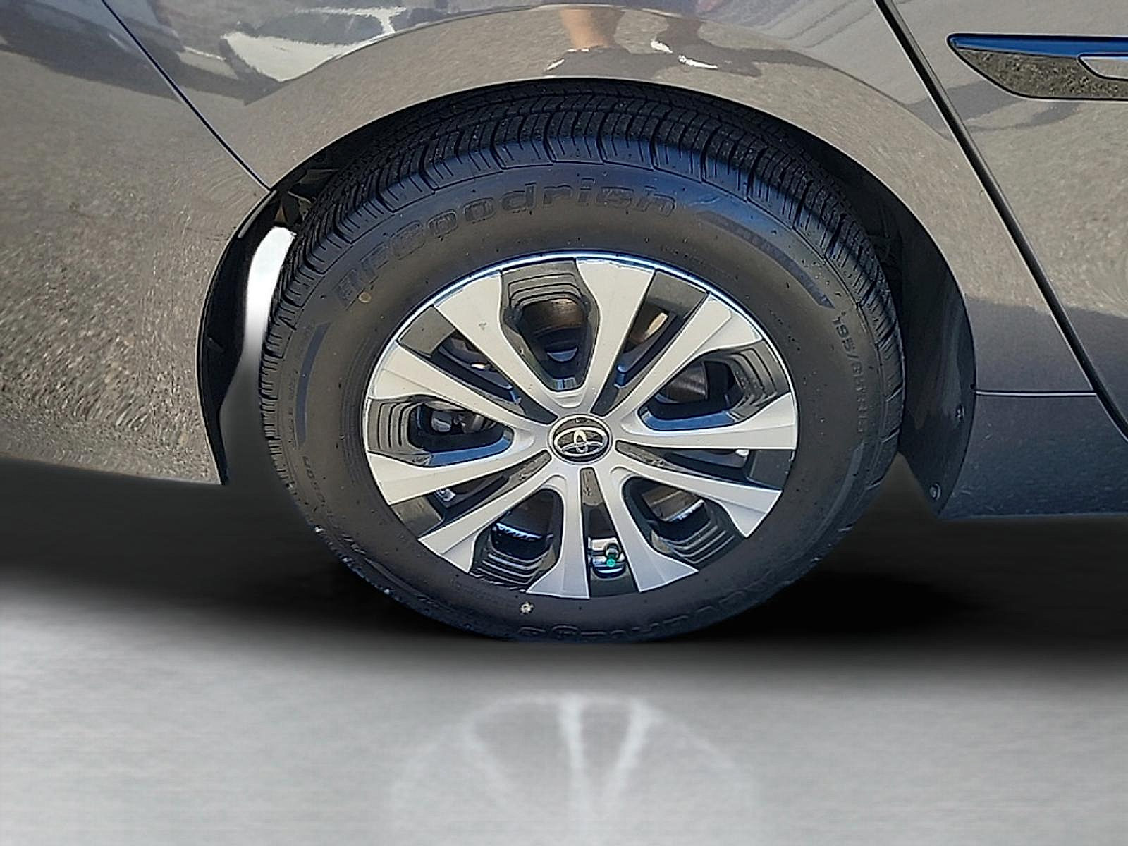 Used 2020 Toyota Prius Prime LE FWD image 9