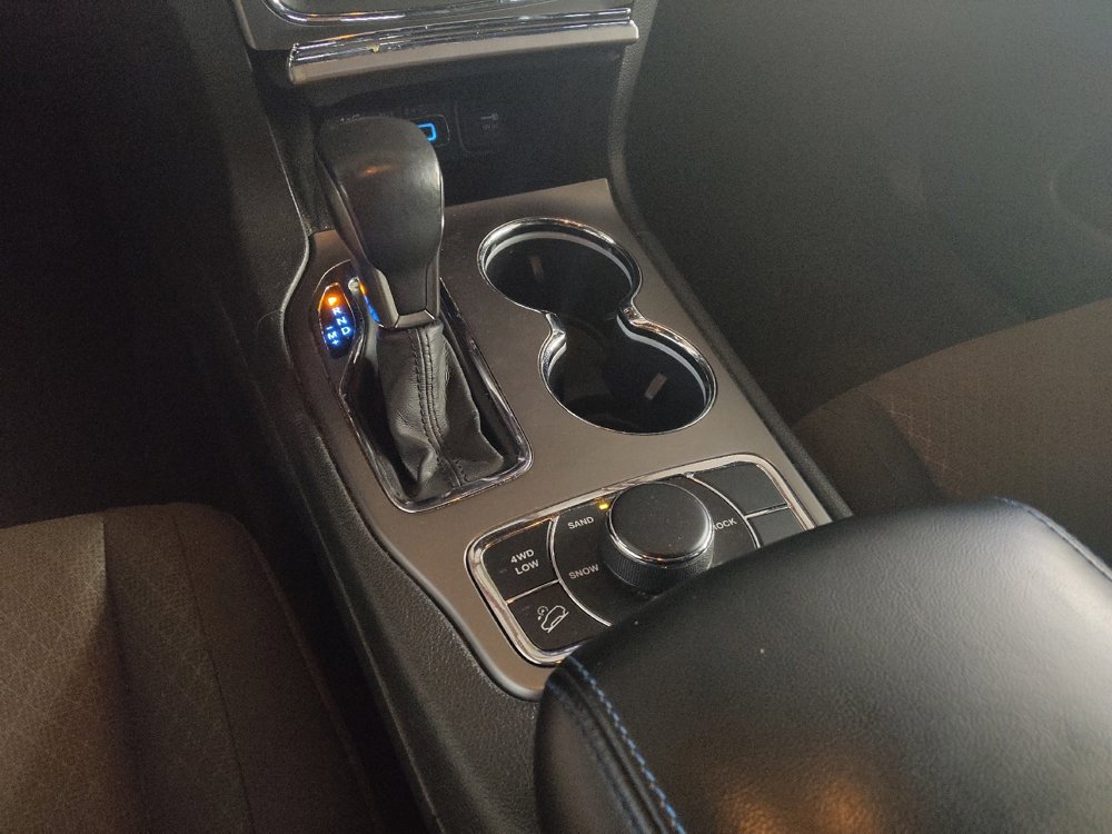 Used 2019 Jeep Grand Cherokee Laredo image 26