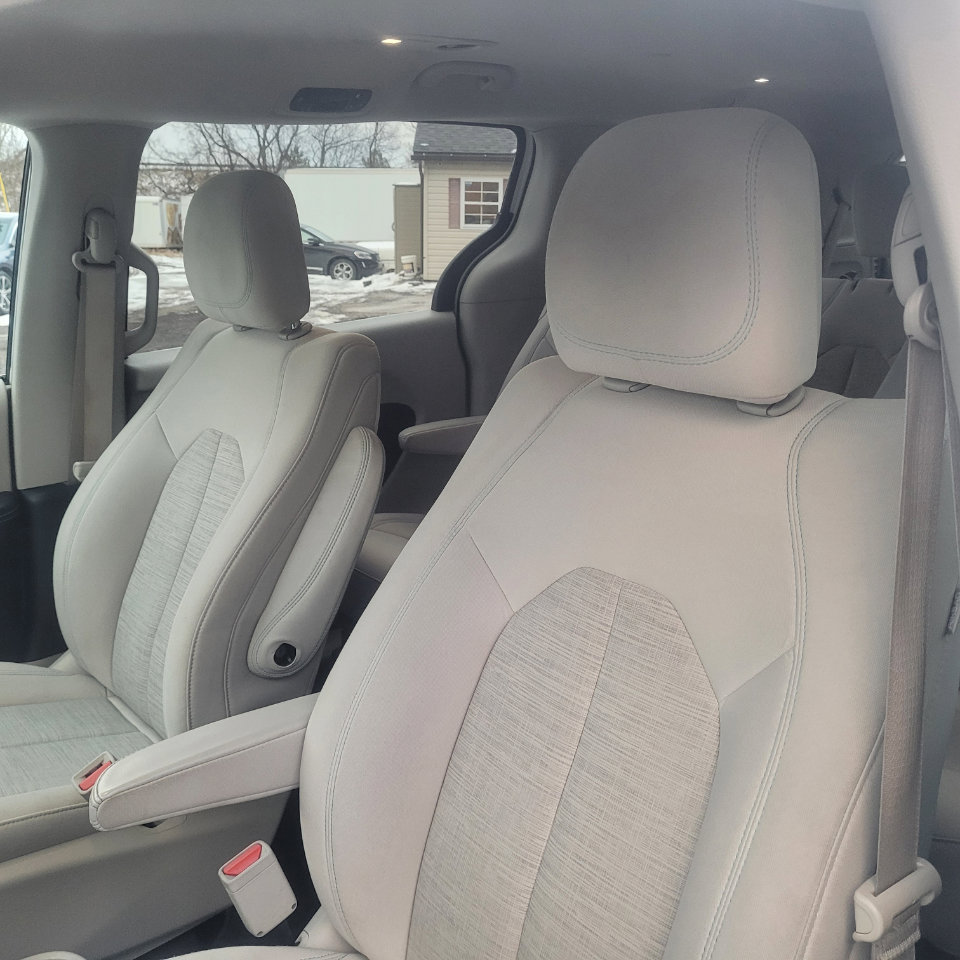 Used 2018 Chrysler Pacifica Touring Plus image 12