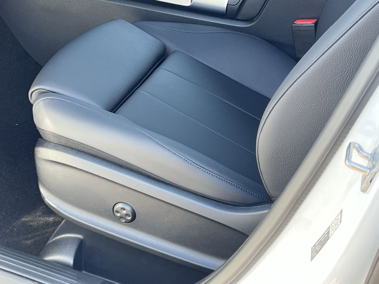 New 2026 Mercedes-Benz GLB 250 4MATIC image 12