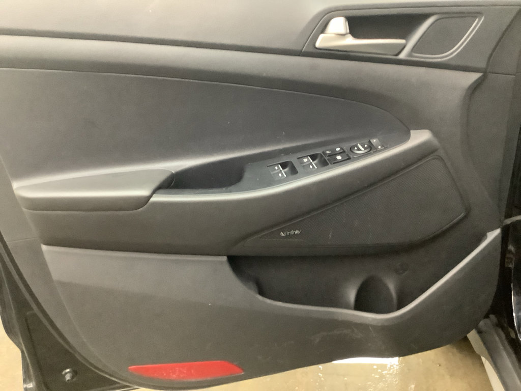 Used 2019 Hyundai Tucson Ultimate w/ Cargo Package AWD/4WD image 12