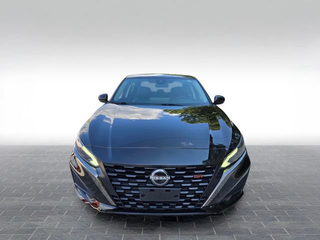 Used 2023 Nissan Altima 2.5 SR w/ SR Premium Package FWD image 2