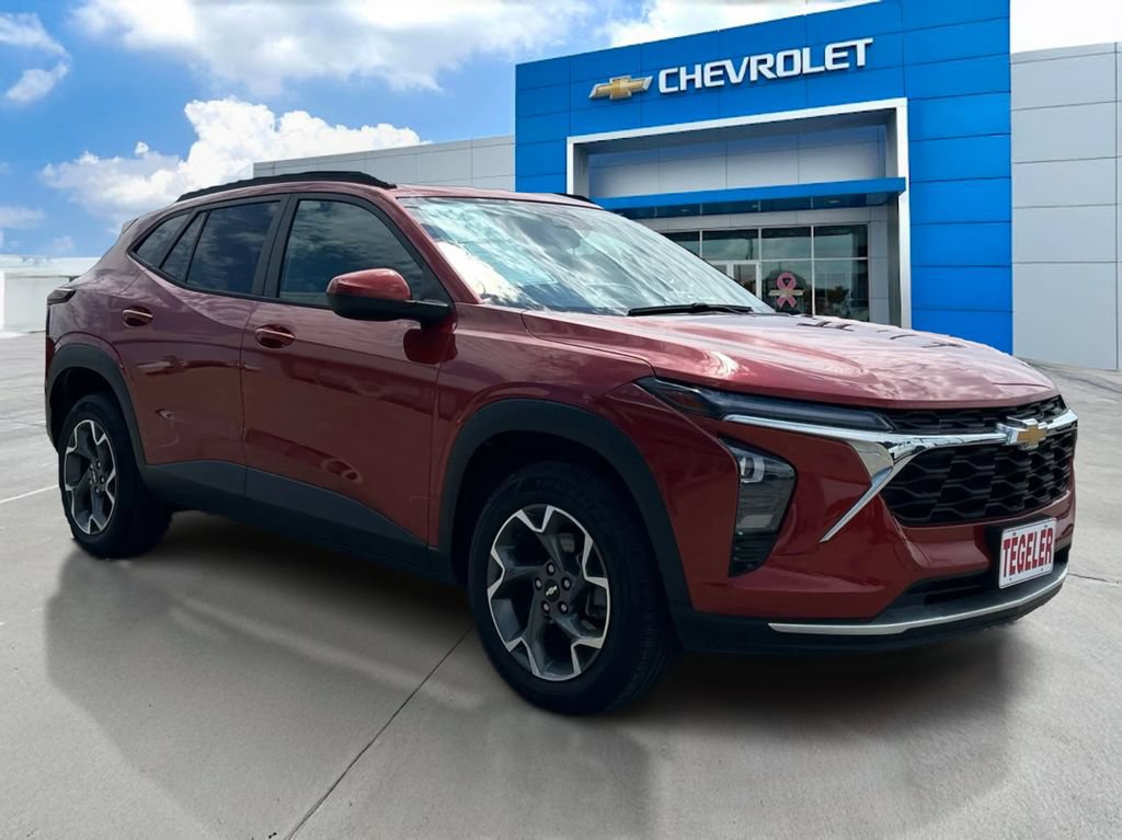 Used 2024 Chevrolet Trax LT FWD image 3
