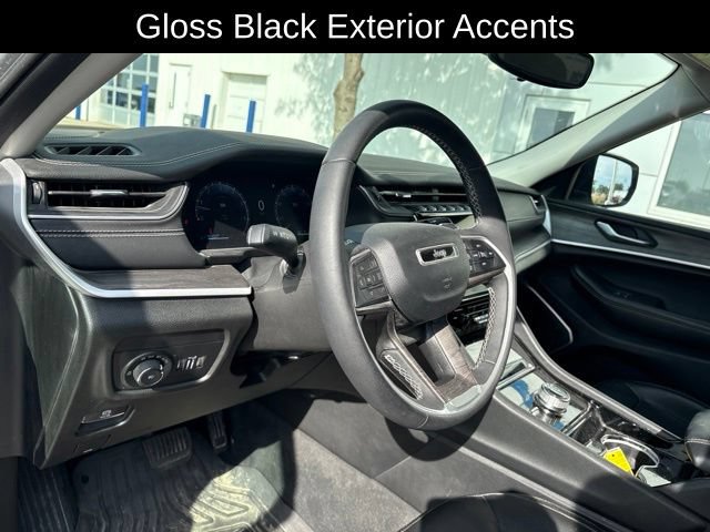Used 2023 Jeep Grand Cherokee Limited w/ Black Appearance Package AWD/4WD image 11