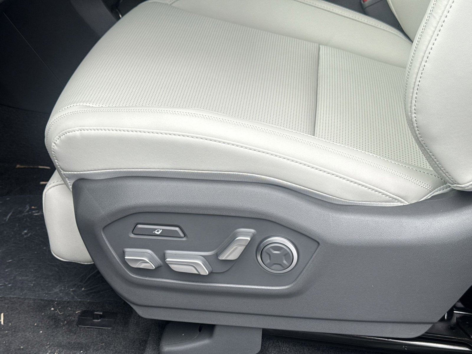 New 2026 Hyundai Santa Fe SE image 14