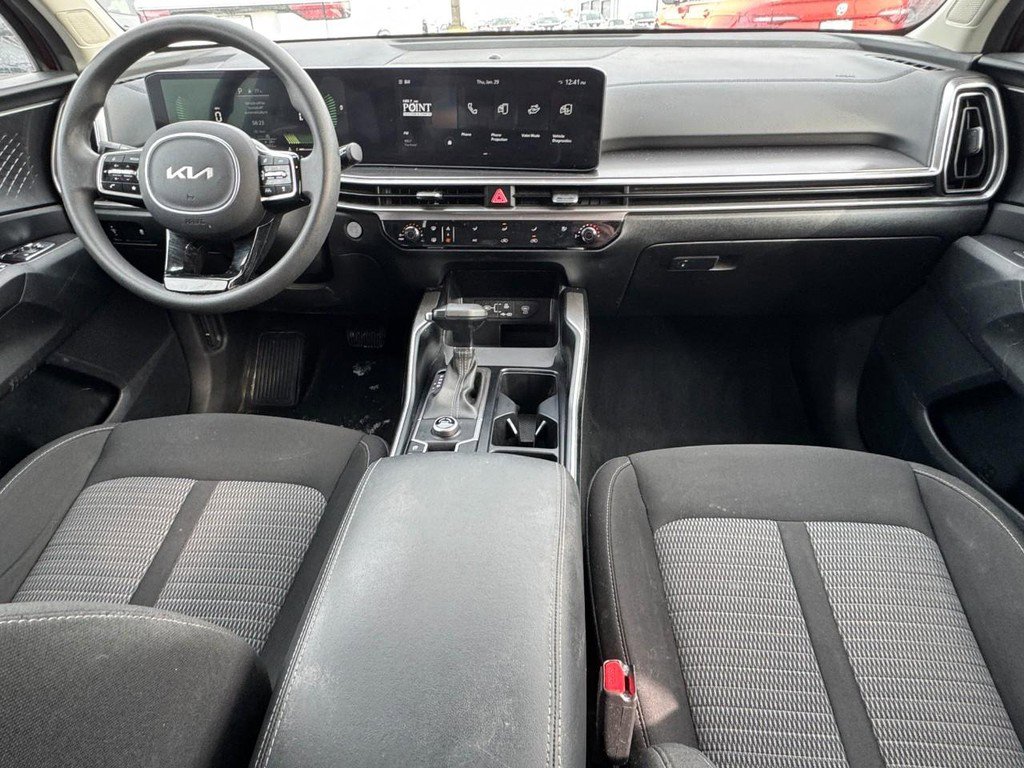 Used 2024 Kia Sorento LX image 12
