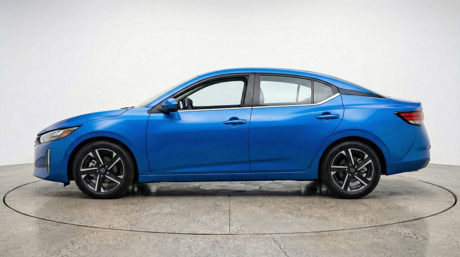 Used 2025 Nissan Sentra SV image 5