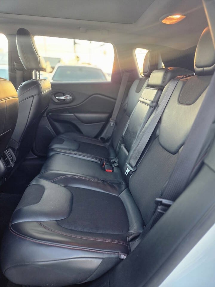 Used 2016 Jeep Cherokee Trailhawk w/ Comfort/Convenience Group AWD/4WD image 20