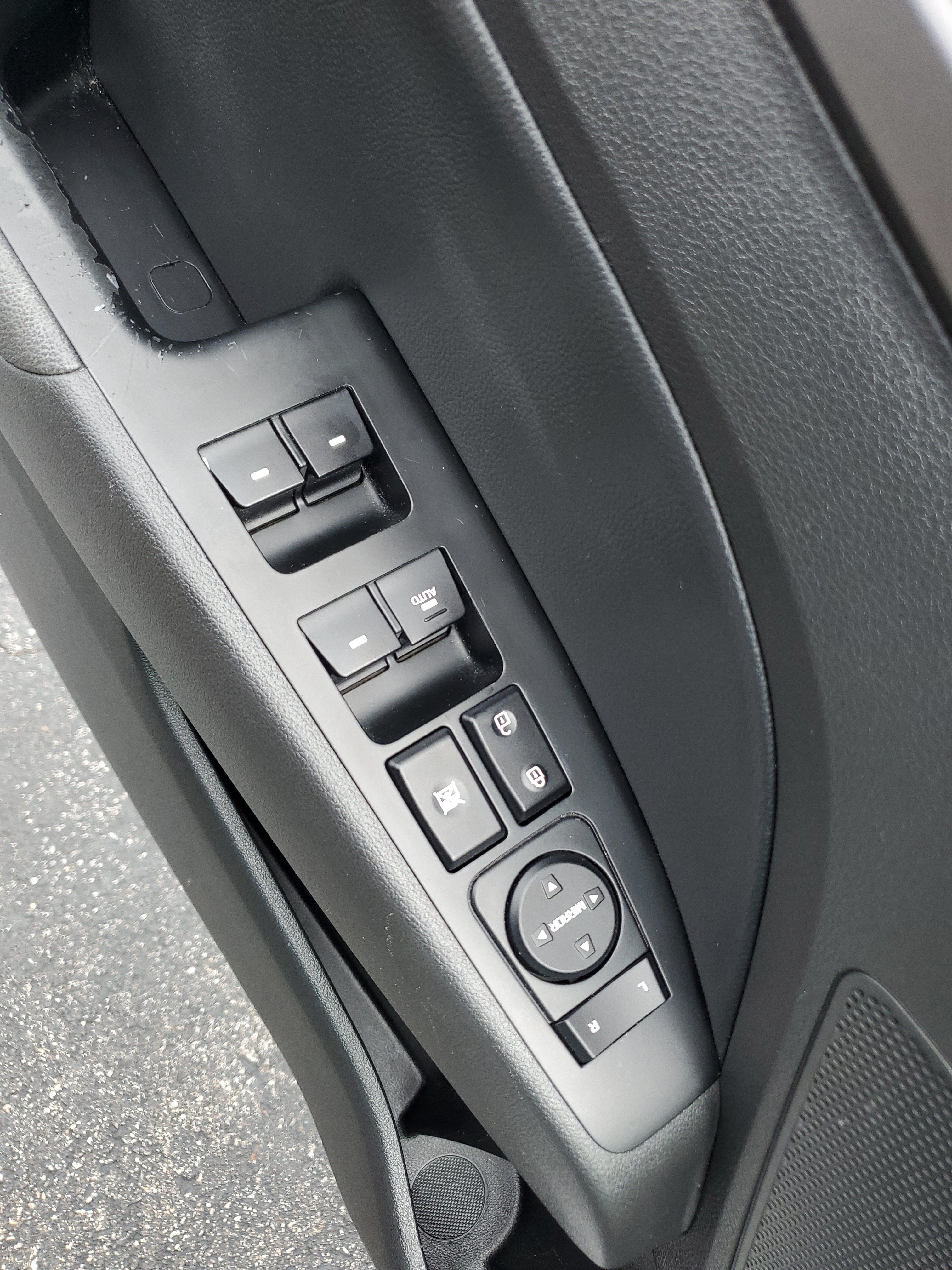 Used 2017 Hyundai Elantra Limited w/ Limited Tech Package 08 FWD image 21